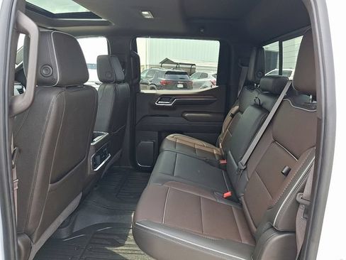 Used 2024 GMC Sierra 1500 Denali w/ Denali Reserve Package AWD/4WD image 11
