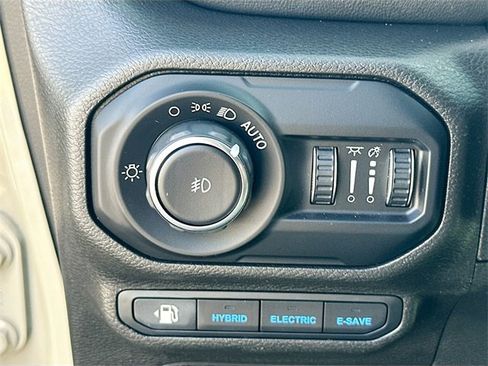 Used 2022 Jeep Wrangler Unlimited Sahara w/ Cold Weather Group image 10