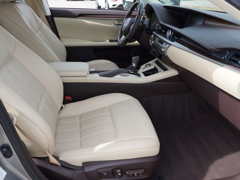 Used 2017 Lexus ES 350 w/ Luxury Package image 14