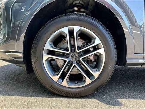 Used 2025 Audi Q5 Premium w/ Convenience Package AWD/4WD image 34