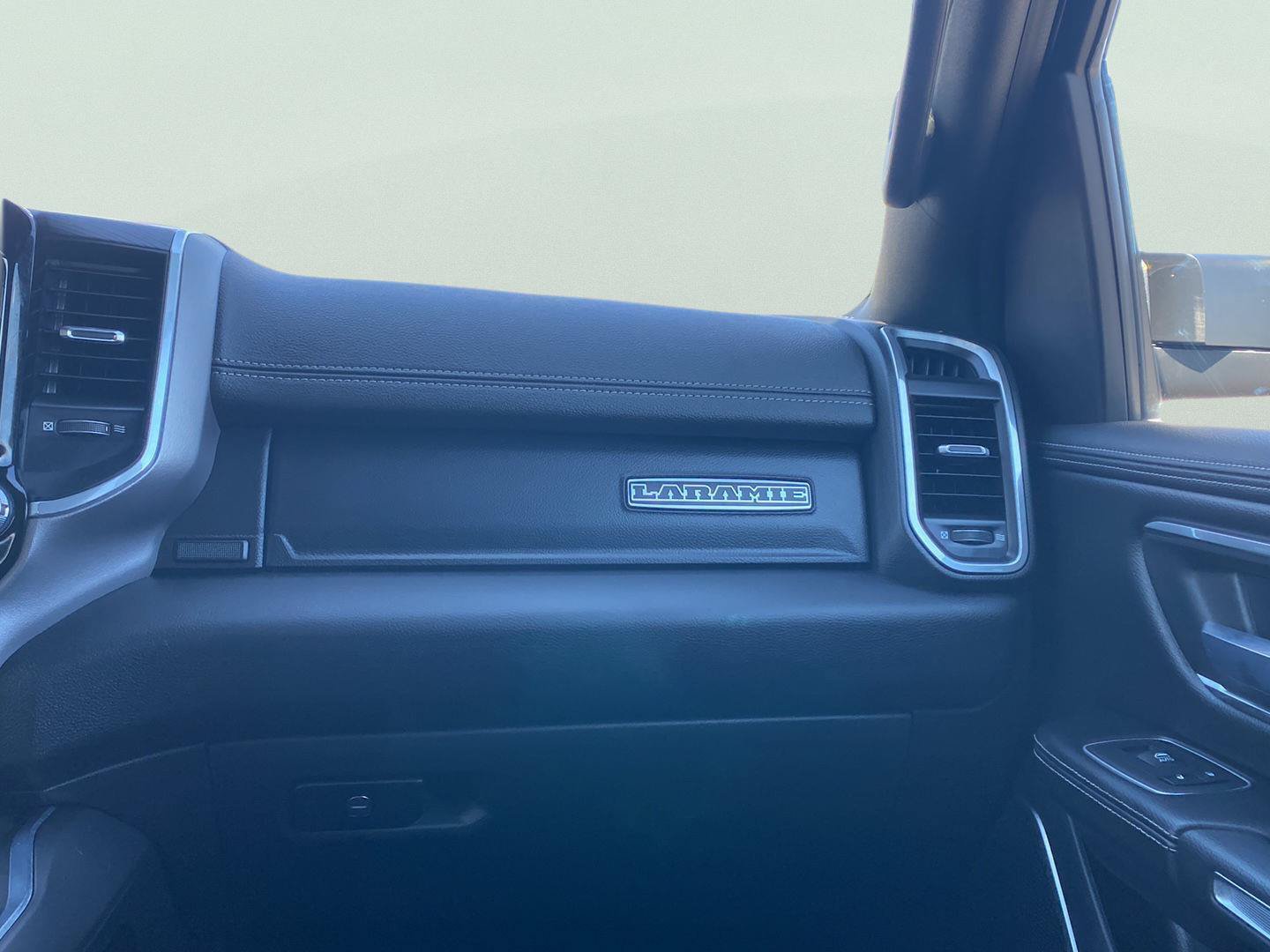 Used 2023 RAM 1500 Laramie AWD/4WD image 26