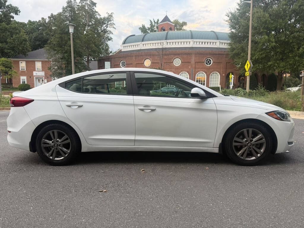 Used 2017 Hyundai Elantra SE FWD image 9