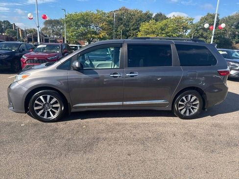 Used 2018 Toyota Sienna LE image 4