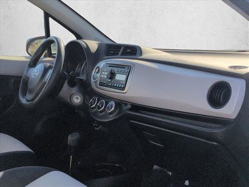 Used 2014 Toyota Yaris L image 20