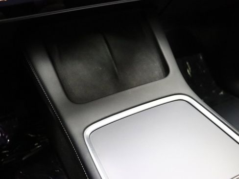 Used 2023 Tesla Model Y Long Range image 33