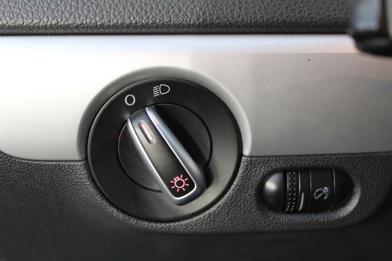 Used 2013 Volkswagen Jetta SE FWD image 25