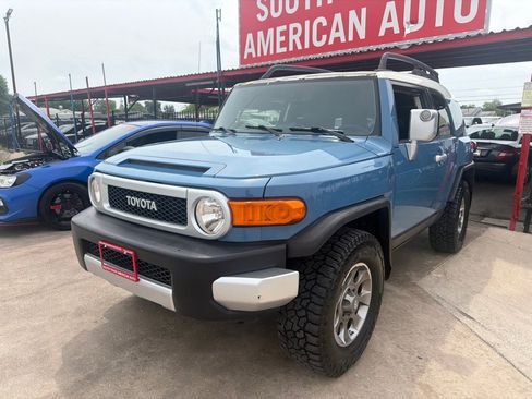 Used 2012 Toyota FJ Cruiser 4WD w/ Upgrade Pkg image 2