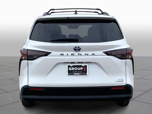 Used 2023 Toyota Sienna XLE image 4