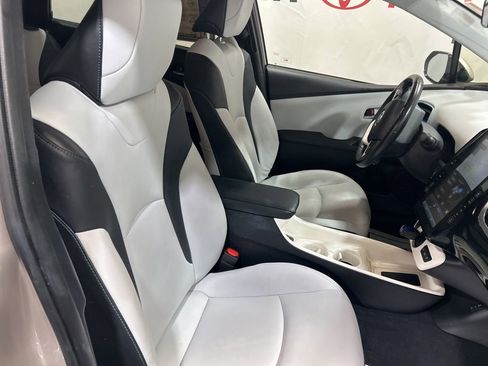 Used 2018 Toyota Prius Prime Premium image 11
