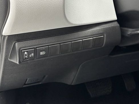 Used 2026 Toyota Corolla SE w/ SE Package FWD image 19