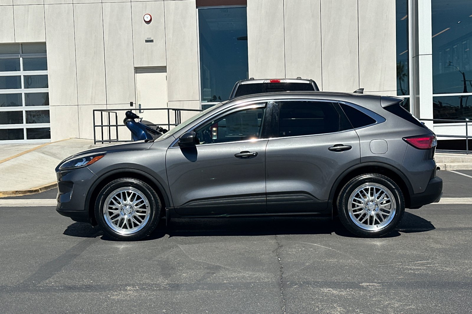 Certified 2022 Ford Escape Titanium w/ Titanium Elite Package AWD/4WD image 6