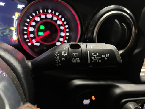 Used 2022 Jeep Wrangler Unlimited Rubicon w/ Dual Top Group image 27