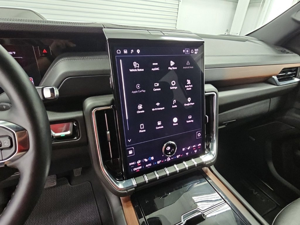 Certified 2025 GMC Yukon Denali RWD image 13
