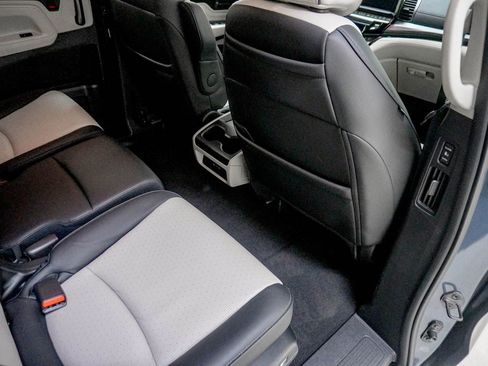 Used 2025 Honda Odyssey Elite image 35