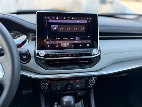 Used 2023 Jeep Compass Limited image 9