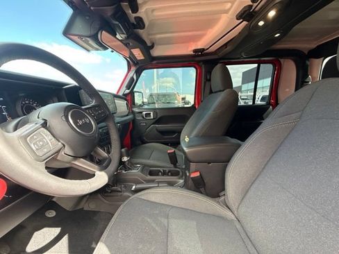 Used 2025 Jeep Gladiator Sport AWD/4WD image 7