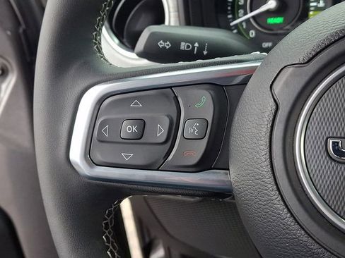 Used 2025 Jeep Wrangler Unlimited Sahara image 23