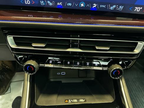 Used 2024 Chevrolet Traverse RS w/ LPO, Floor Liner Package AWD/4WD image 20
