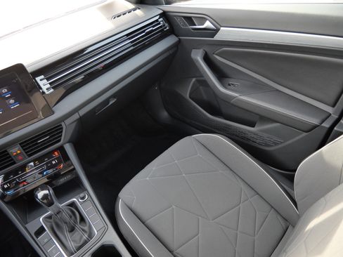 Used 2025 Volkswagen Jetta Sport image 11