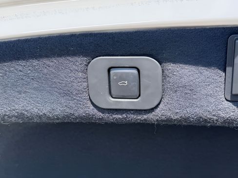 Used 2019 Lincoln Continental Reserve FWD image 42