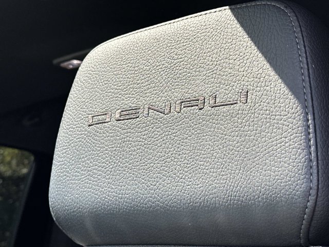 Used 2023 GMC Sierra 2500 Denali w/ Denali Black Diamond Edition AWD/4WD image 18