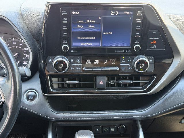 Used 2021 Toyota Highlander XLE FWD image 16