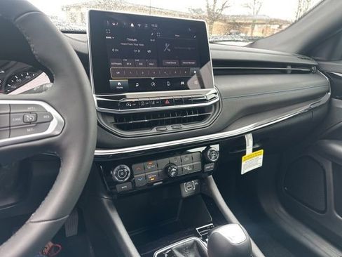 New 2026 Jeep Compass Latitude image 42