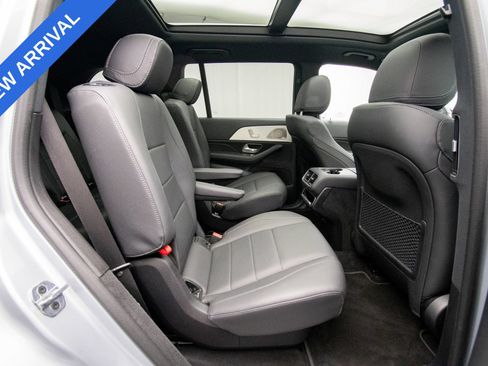 Used 2025 Mercedes-Benz GLS 450 4MATIC image 35