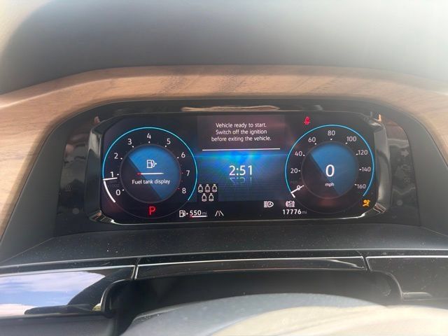 Used 2025 Volkswagen Atlas SE FWD image 11