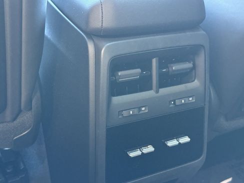 Certified 2025 Porsche Macan 4 Electric image 15