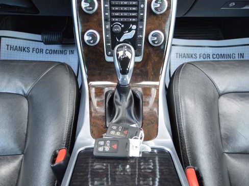 Used 2016 Volvo XC70 T5 Premier w/ Proximity Package image 25