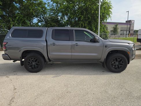 Used 2026 Nissan Frontier SV w/ SV Convenience Package RWD image 2