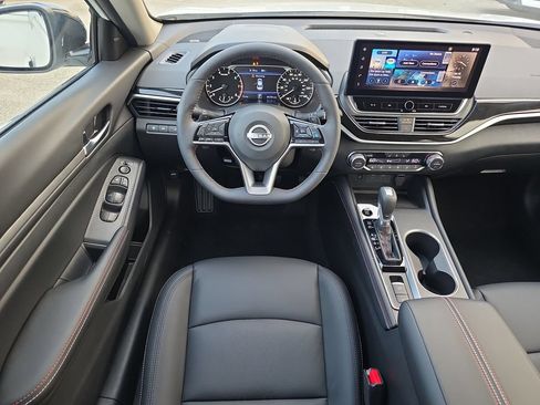 New 2026 Nissan Altima 2.5 SR w/ SR Premium Package FWD image 19