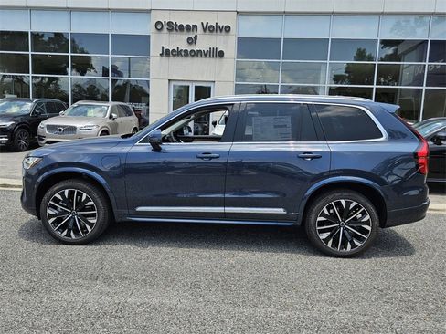 New 2025 Volvo XC90 T8 Plus w/ Protection Package Premier image 3
