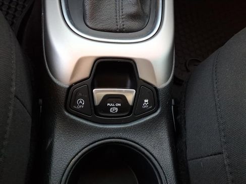 Used 2018 Jeep Compass Sport w/ Cold Weather Group image 14