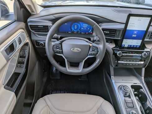 Certified 2023 Ford Explorer Platinum w/ Technology Package image 17