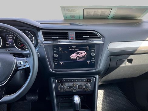 Used 2021 Volkswagen Tiguan SE FWD image 6