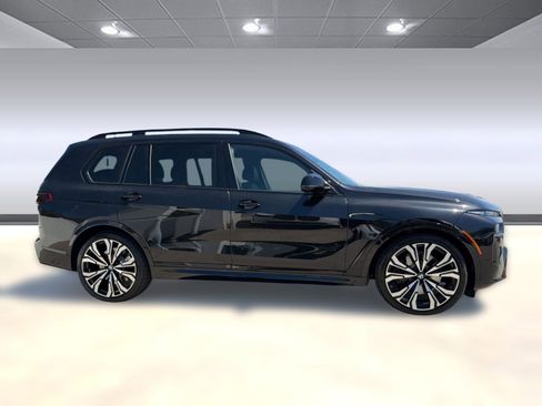 New 2026 BMW X7 M60i image 7