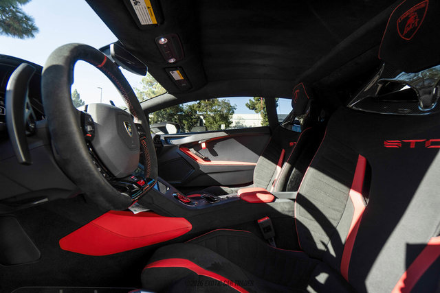Used 2021 Lamborghini Huracan STO RWD image 28