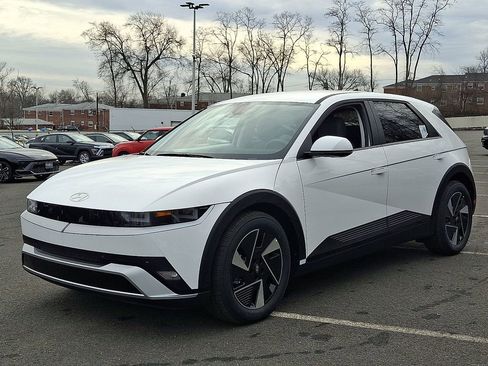 New 2026 Hyundai Ioniq 5 SEL image 2