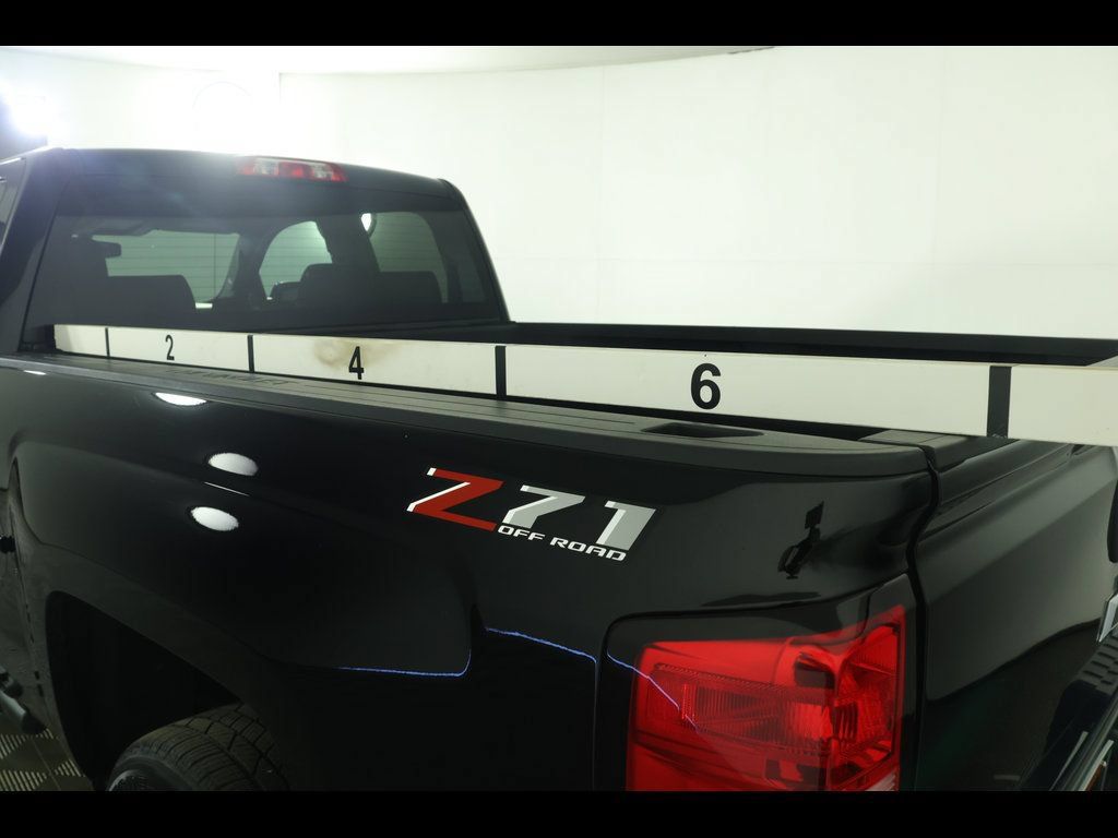 Used 2018 Chevrolet Silverado 1500 LT w/ Redline Edition AWD/4WD image 11