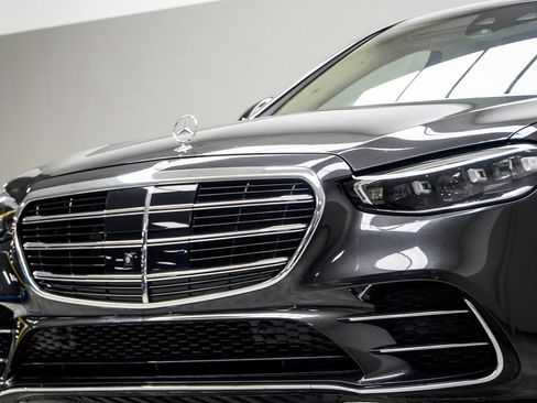Used 2023 Mercedes-Benz S 580 4MATIC Sedan image 2
