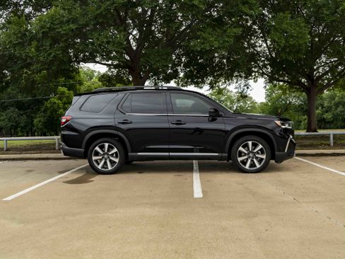 Used 2025 Honda Pilot Elite image 9