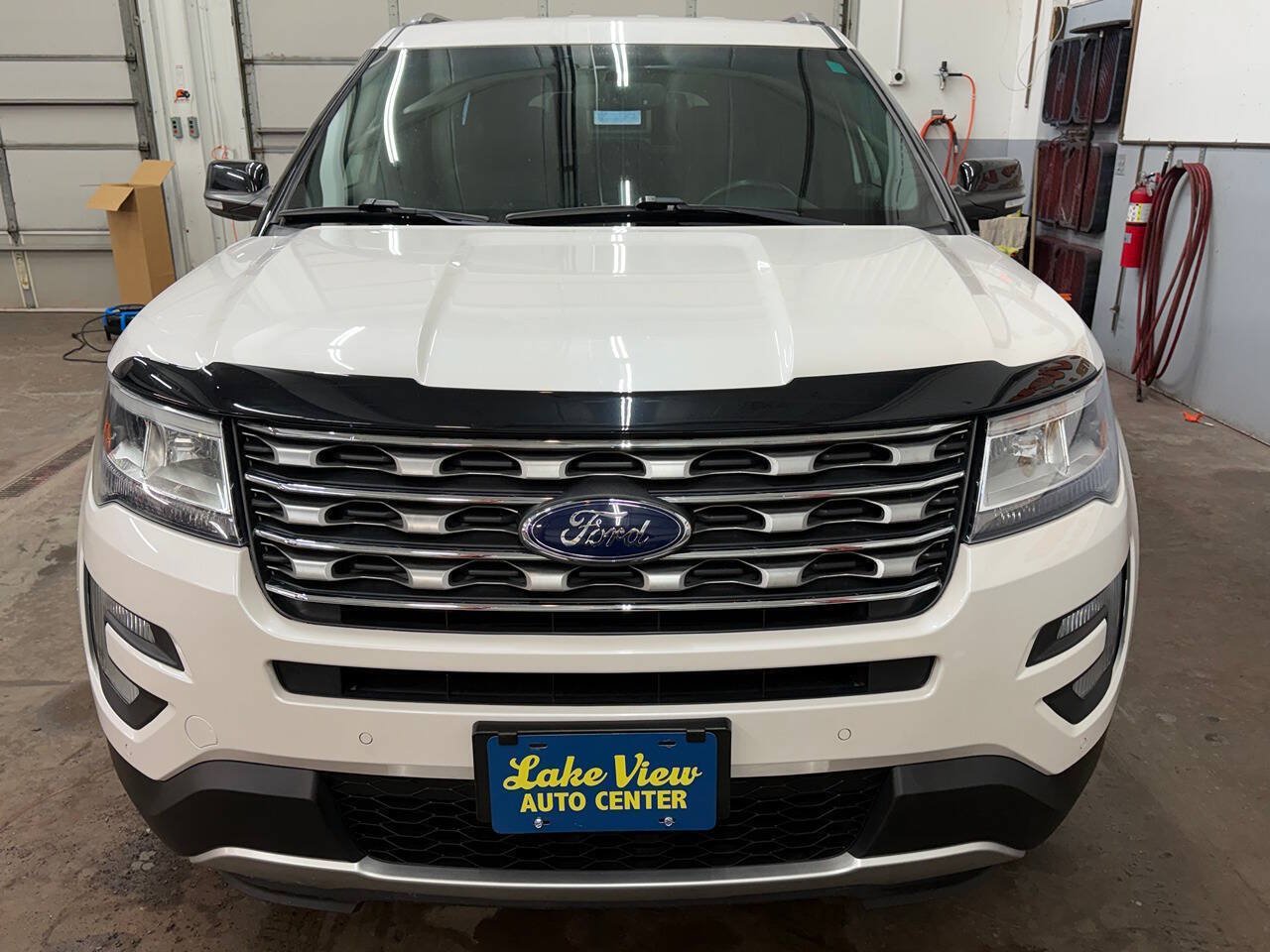Used 2016 Ford Explorer XLT w/ Equipment Group 202A AWD/4WD image 3
