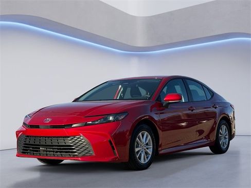 Used 2025 Toyota Camry LE image 7