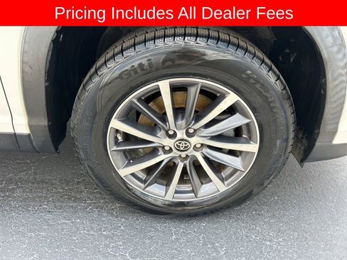 Used 2019 Toyota Highlander XLE FWD image 26