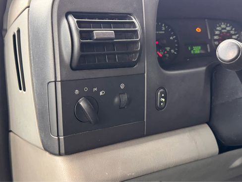 Used 2005 Ford F250 XLT image 12