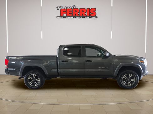 Used 2016 Toyota Tacoma TRD Sport w/ Towing Package AWD/4WD image 4
