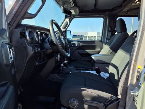 Used 2022 Jeep Gladiator Willys image 27