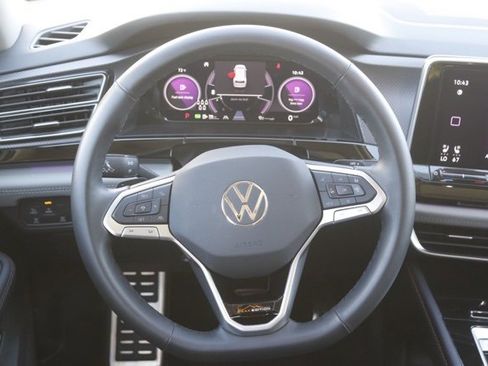 Used 2024 Volkswagen Atlas Peak Edition SE image 22